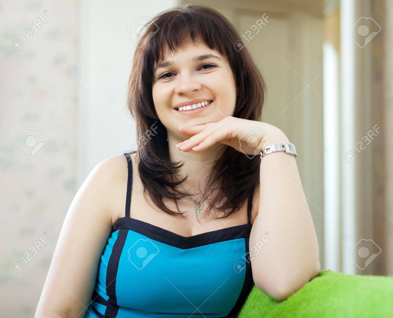 files/19032010-portrait-of-ordinary-woman-in-home-interior.jpg